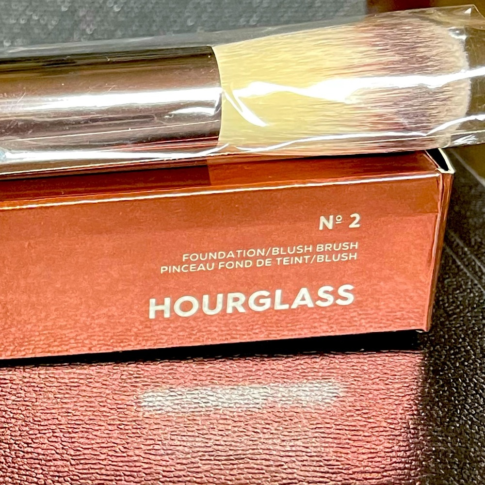 Hourglass Foundation Brush - #2